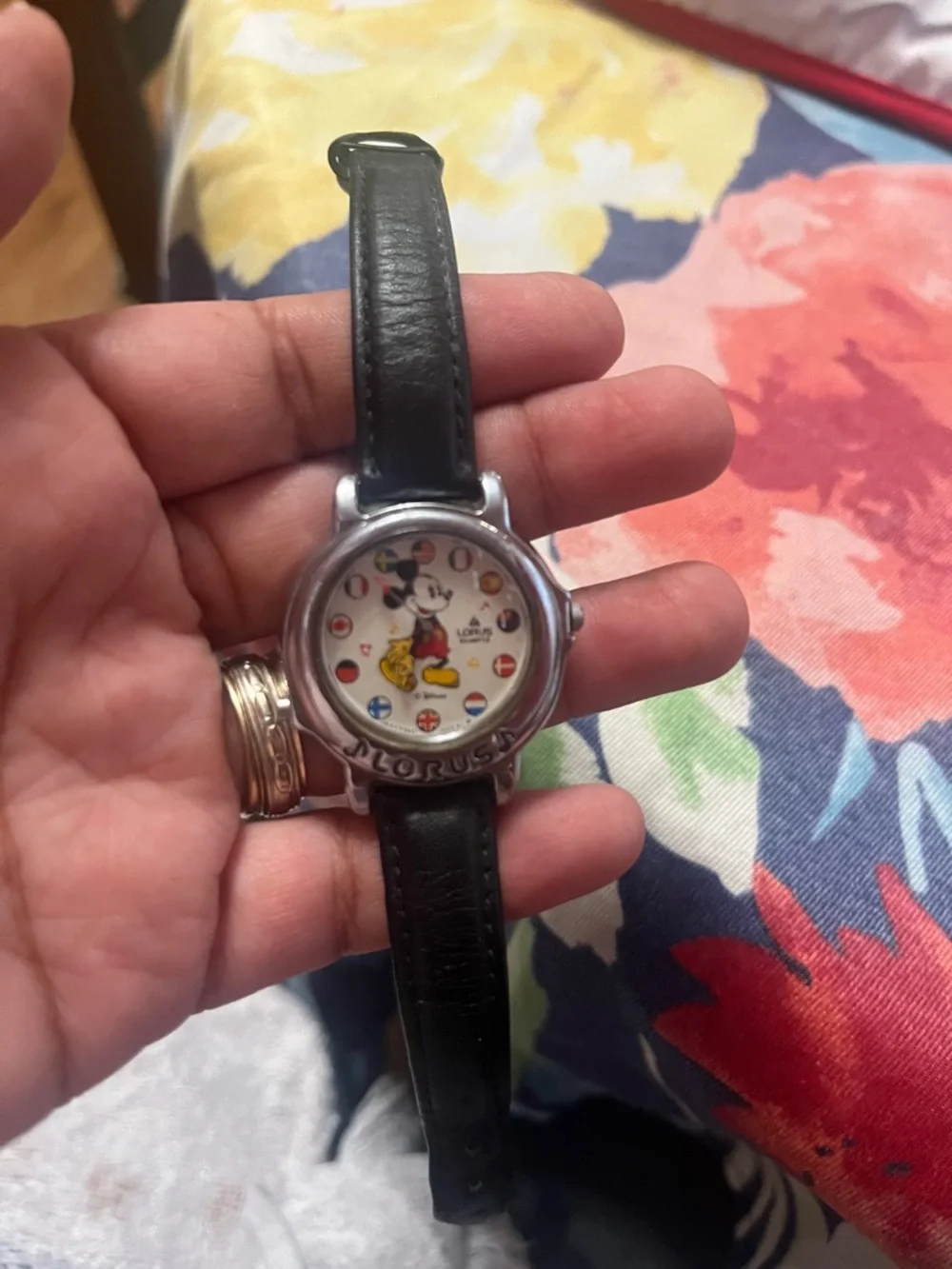 1990 LORUS MICKEY MOUSE Watch Musical It's A Small World Black Leather Band